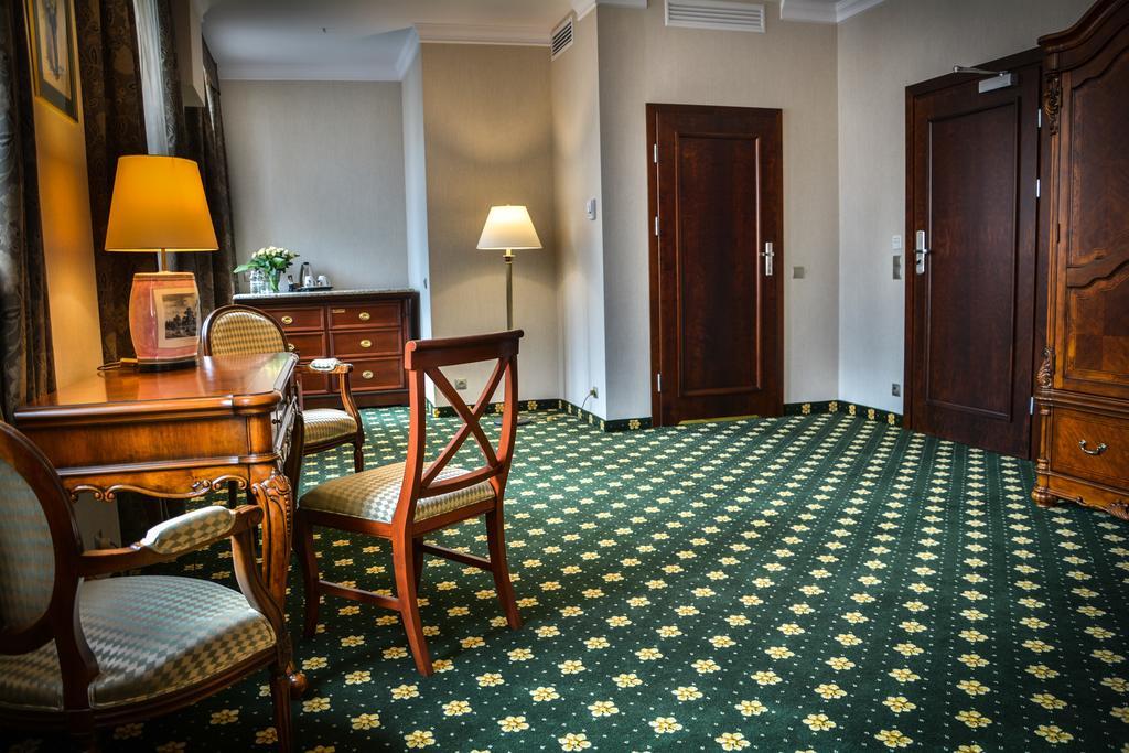 Komoda Club Residence Kaliszki Værelse billede