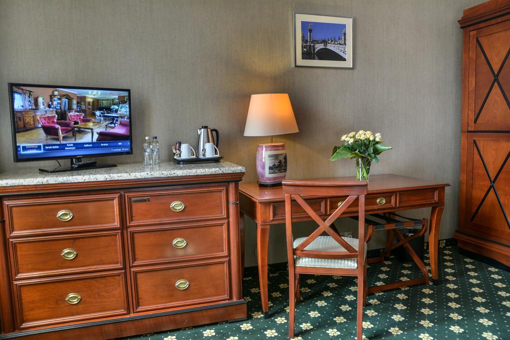 Komoda Club Residence Kaliszki Værelse billede